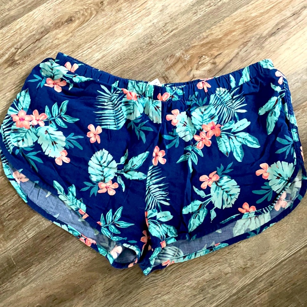 Forever 21 Shorts Size Medium